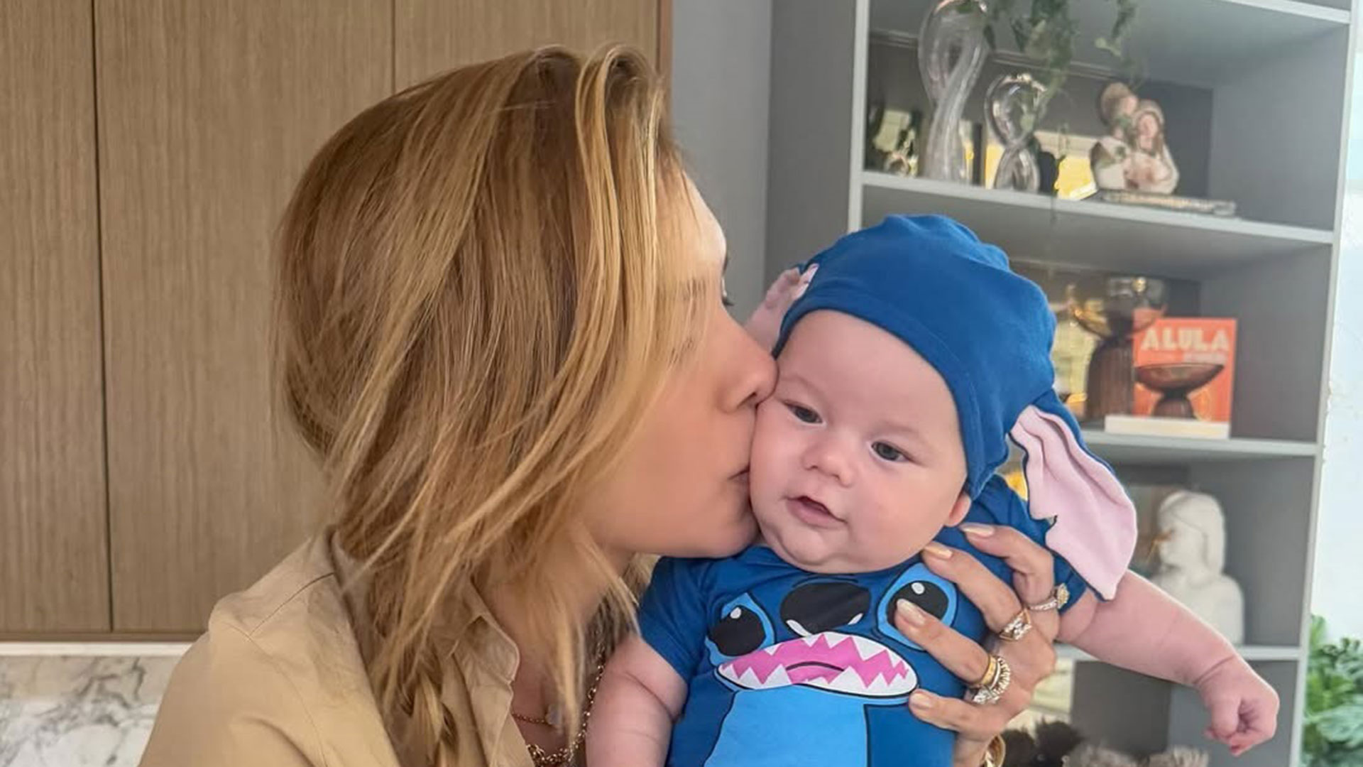 Virginia Fonseca encanta ao mostrar filho caçula com as irmãs