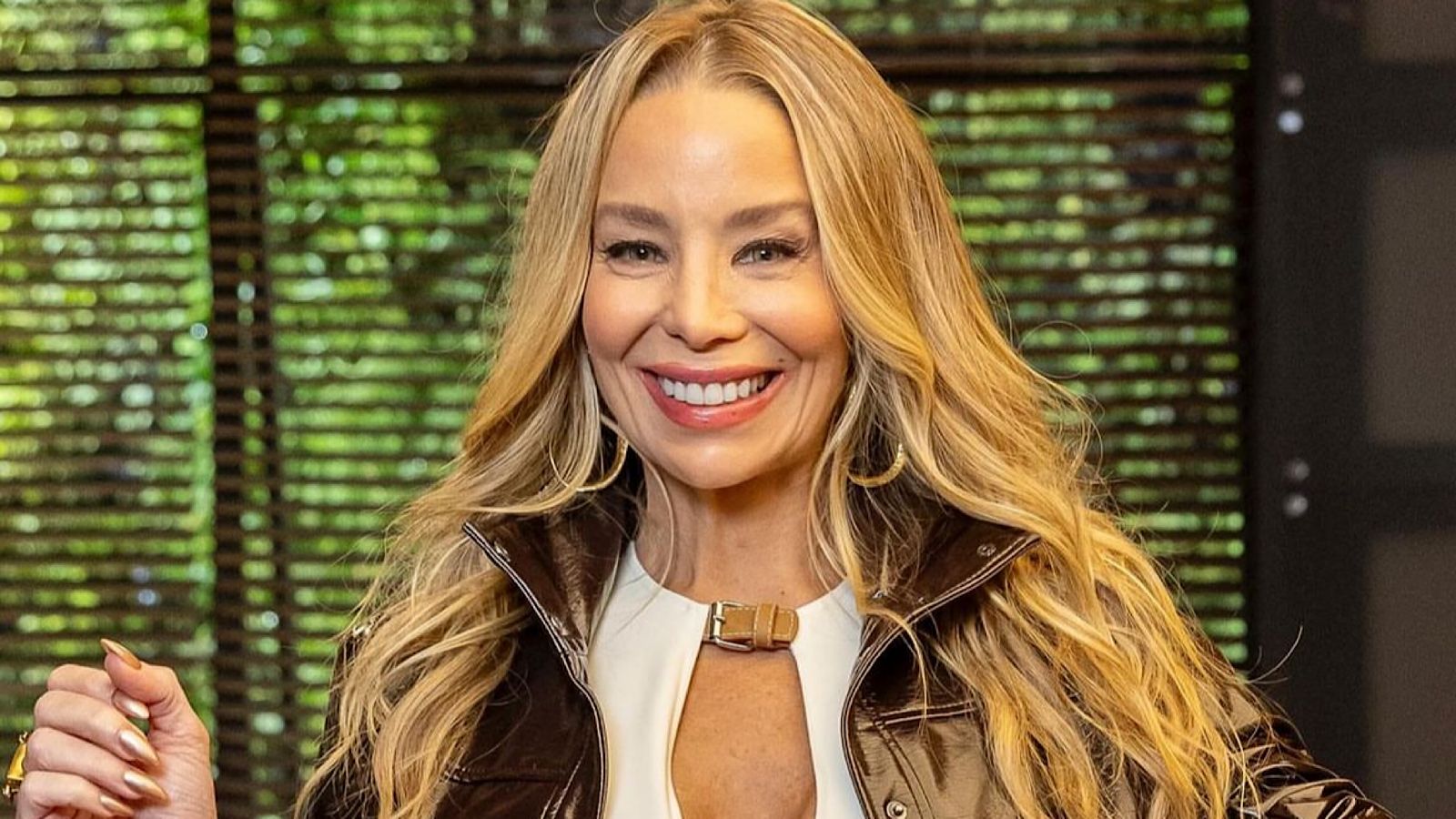 Danielle Winits chega aos 51 e abraça maturidade: ‘Sou liberta dessa pressão’