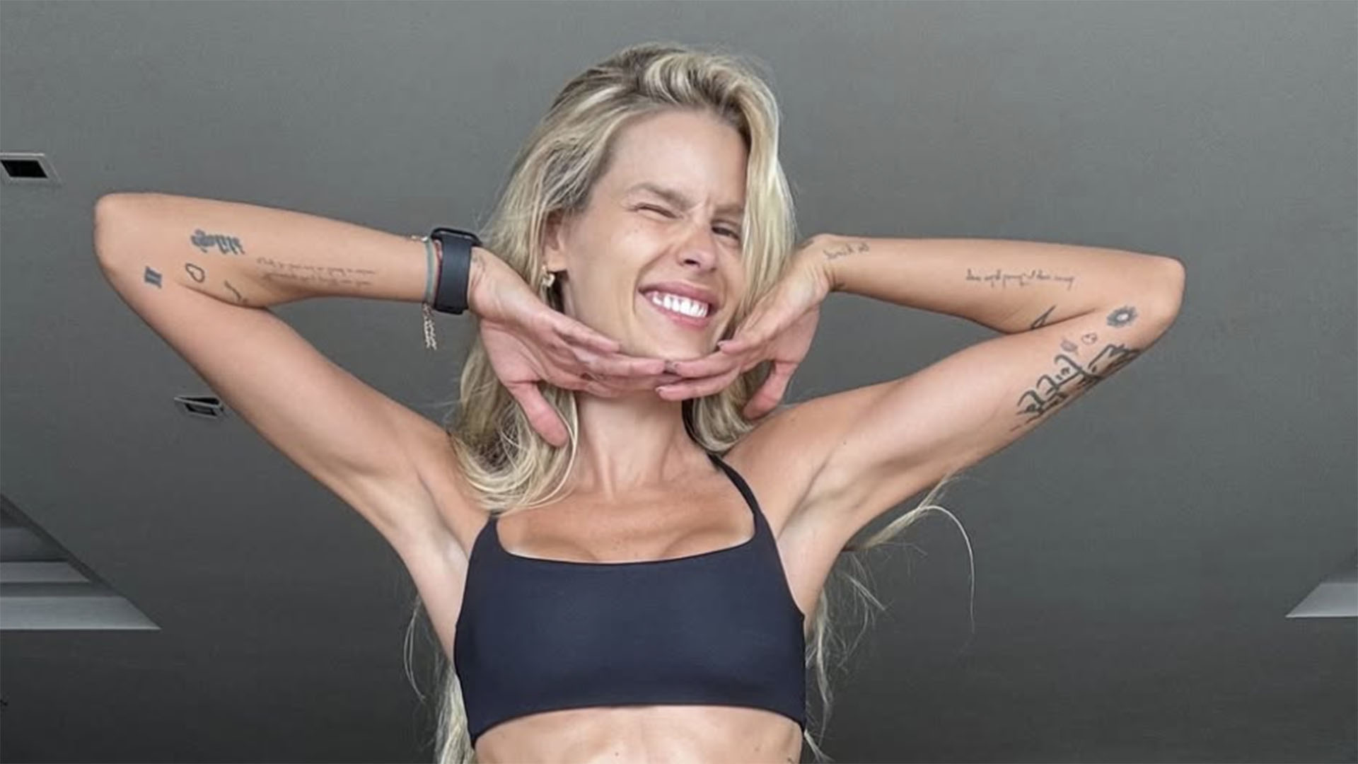 Magérrima, Yasmin Brunet exibe a ‘cinturinha de pilão’ em novas fotos