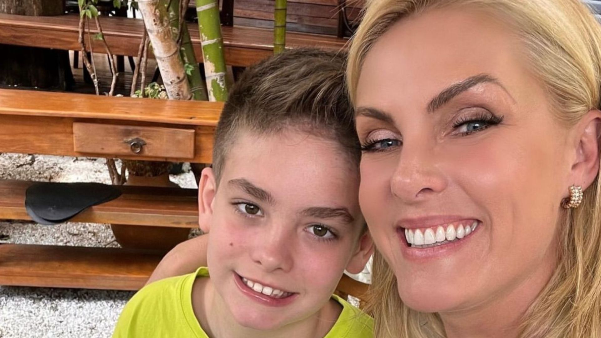 Ana Hickmann aproveita final de semana na companhia do filho: “Fazendo o que amo”