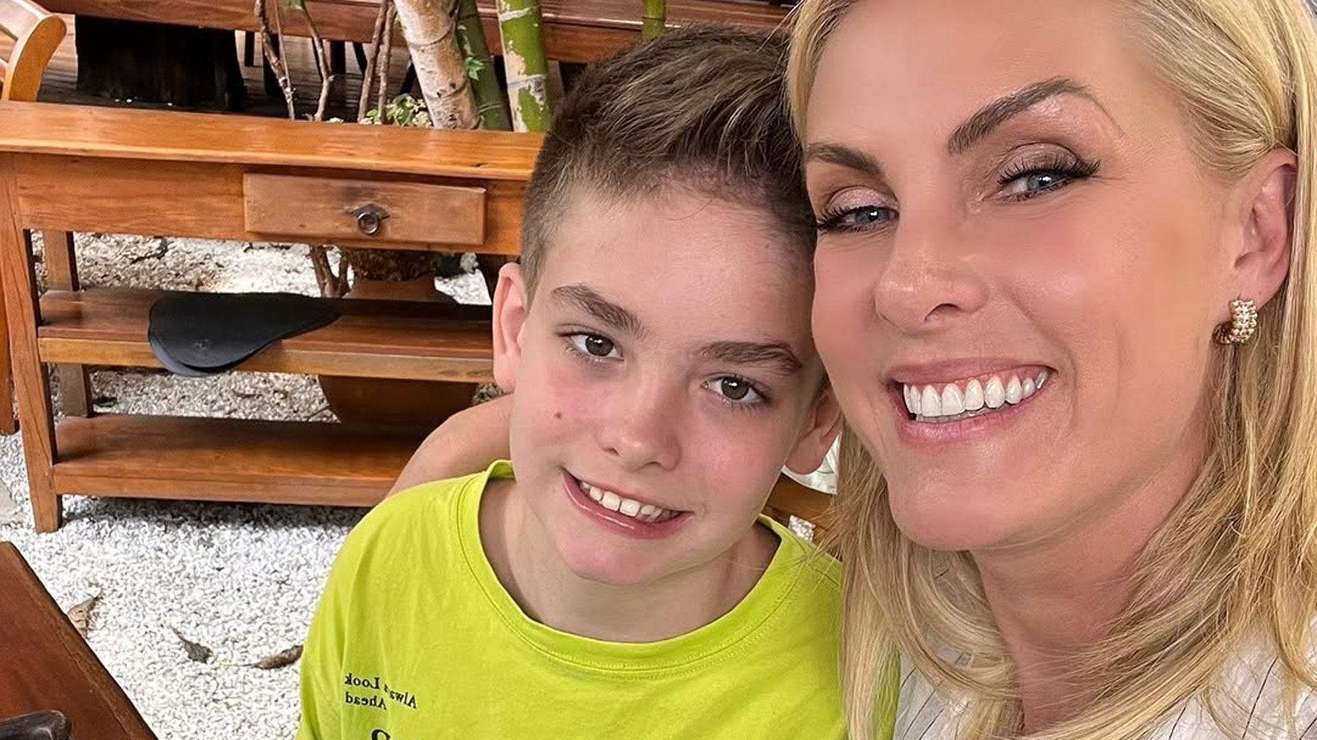 Ana Hickmann mostra momento fofo com o filho Alexandre