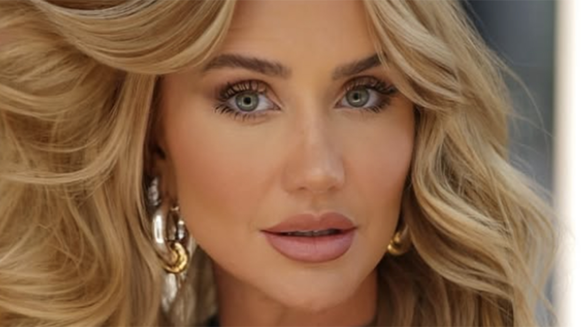Ana Paula Siebert muda o visual e exibe o resultado: ‘Estou de volta!’