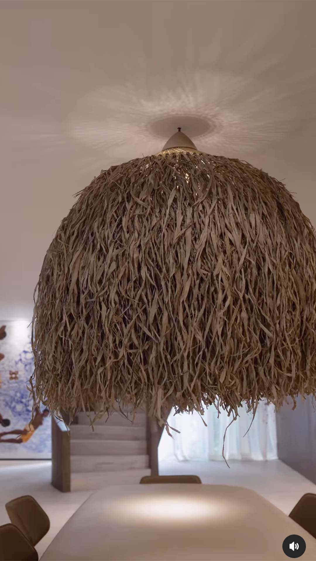 Anitta revela detalhes de sua nova mansão e lustre gigante rouba a cena