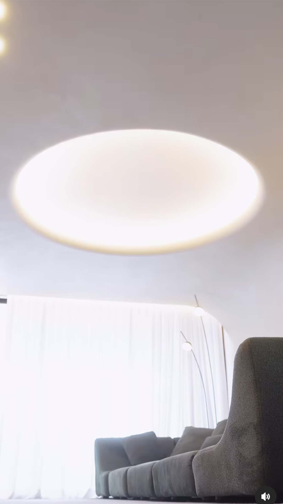 Anitta revela detalhes de sua nova mansão e lustre gigante rouba a cena