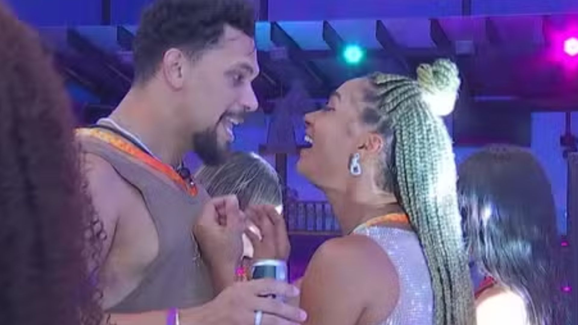 BBB 25: Vinicius alerta Aline sobre possível romance com brother