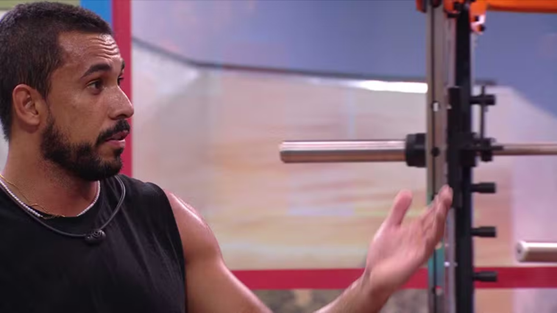 BBB 25: Maike comenta comportamento de brother: ‘Acha que aqui vai ficar nervoso?’