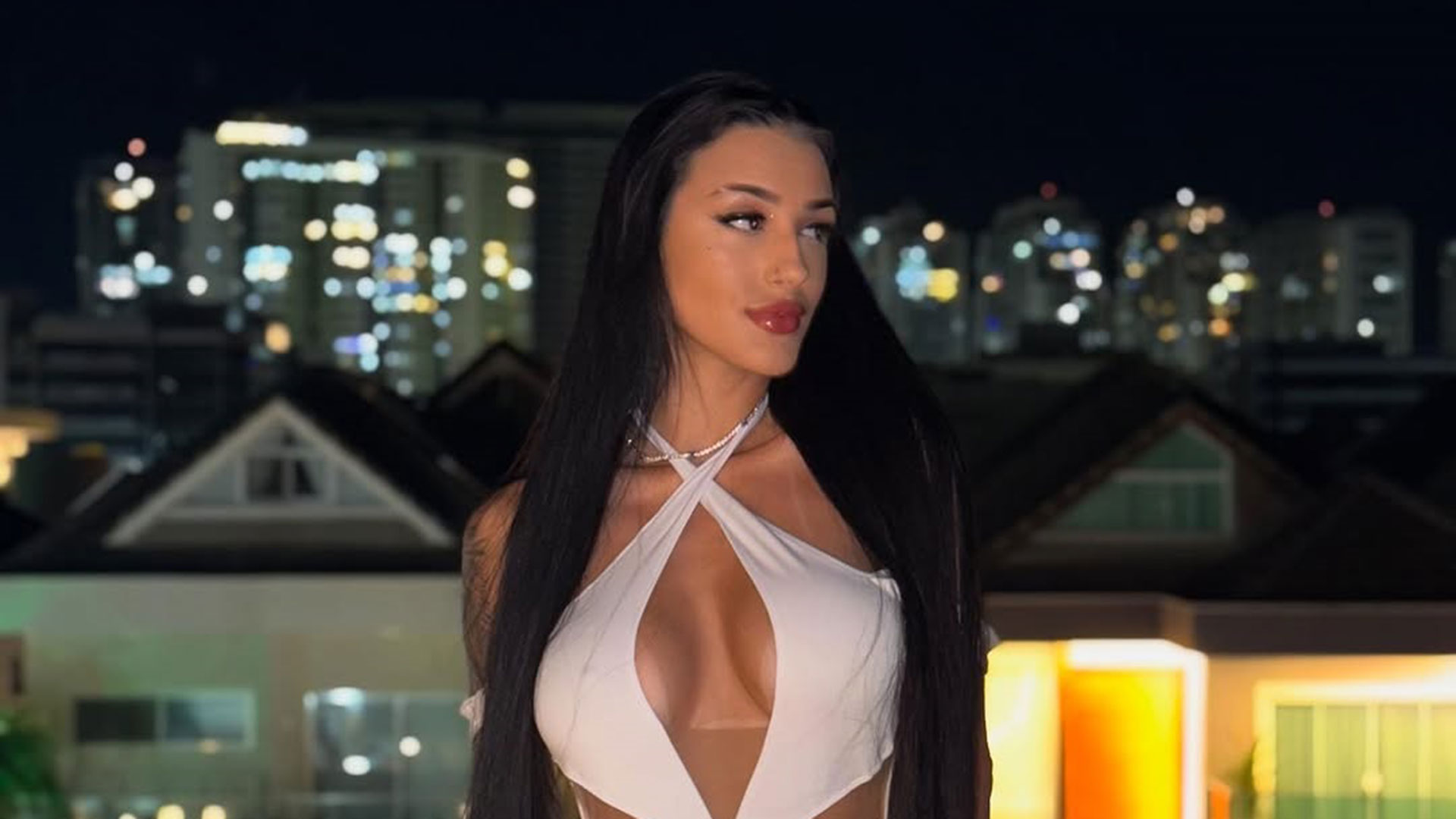 Bia Miranda chora e desabafa por não poder ver o filho