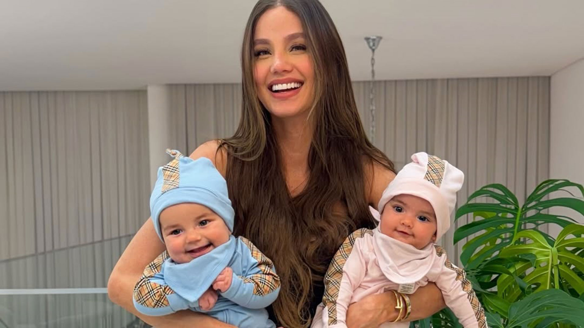 Biah Rodrigues faz academia com o filho nos braços: ‘Só quer colo’