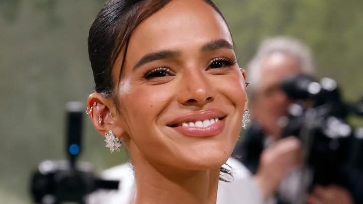 Bruna Marquezine relembra reação inusitada ao receber um ‘eu te amo’ inesperado