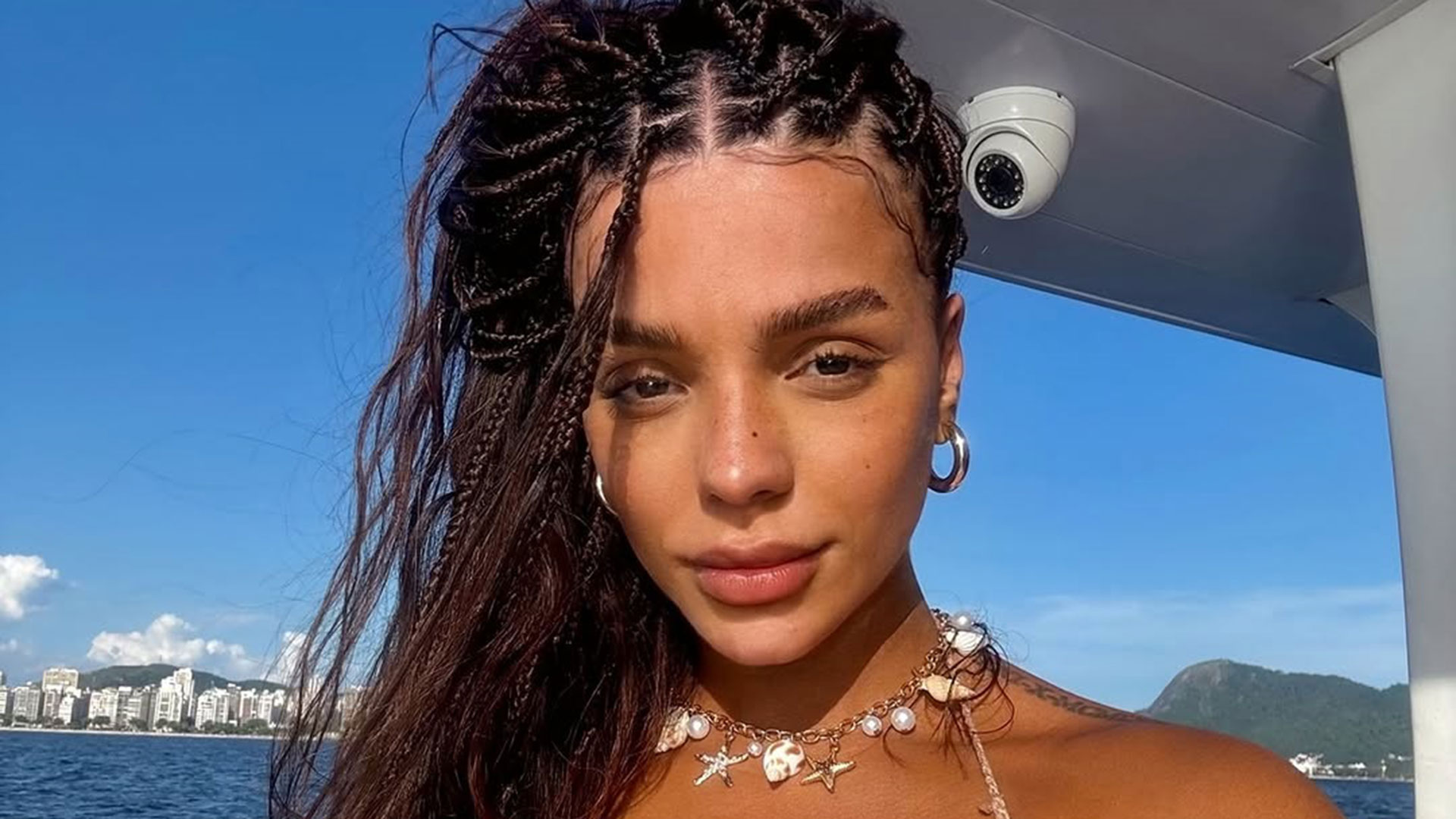 Brunna Gonçalves muda o visual e exibe barriguinha da gravidez