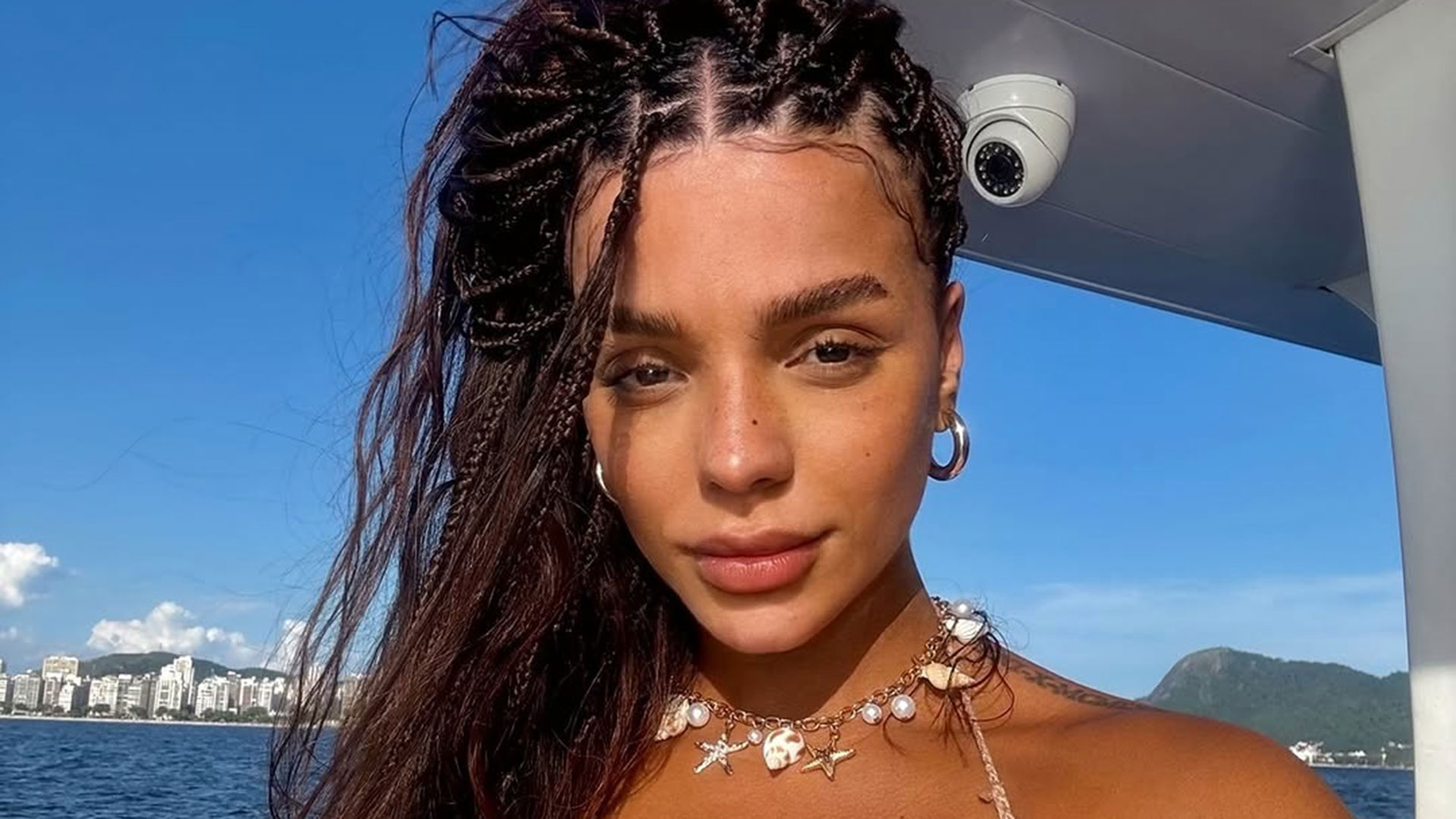 Brunna Gonçalves exibe barrigão em ensaio fotográfico: ‘Não para de crescer’