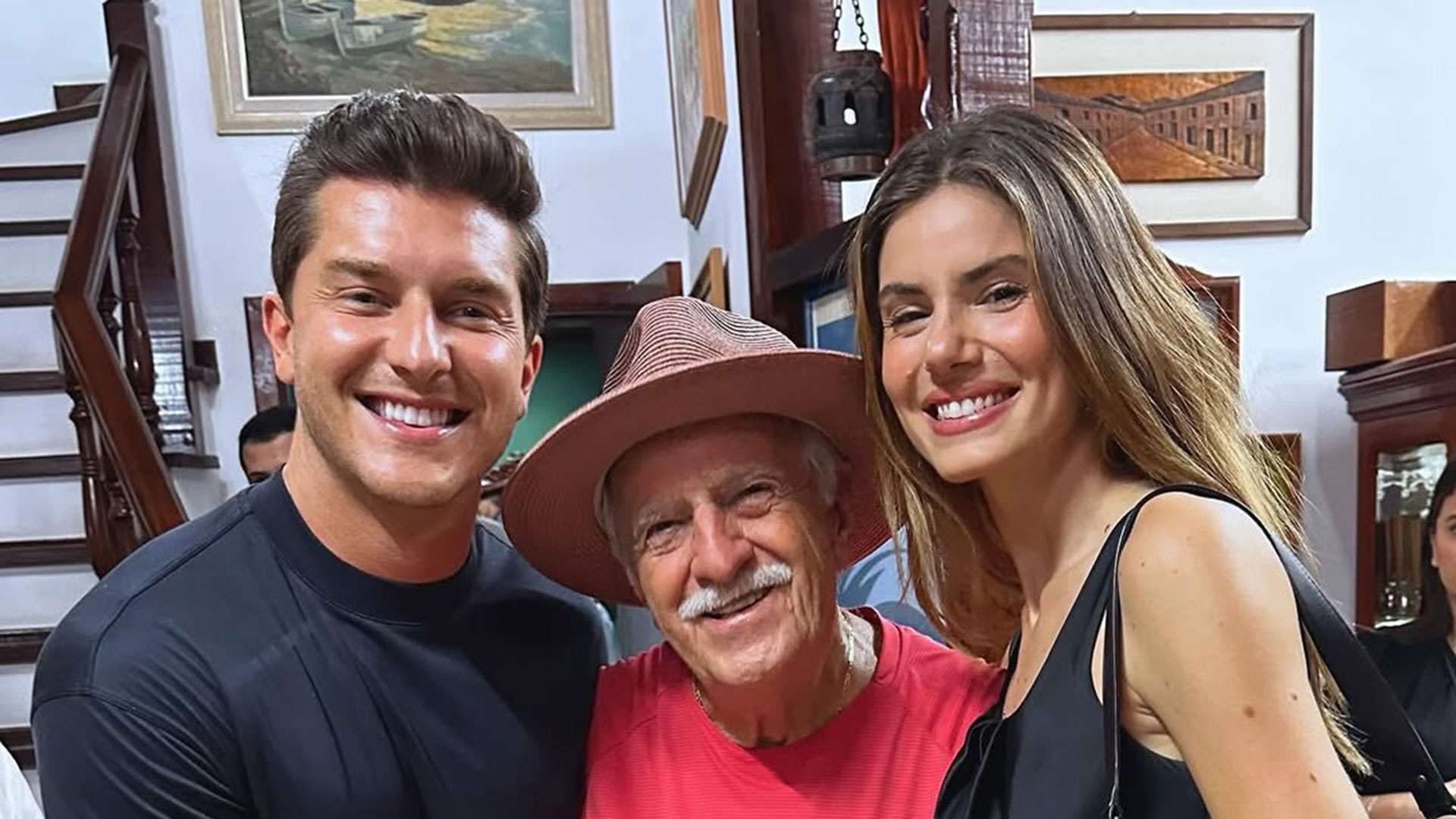 Klebber Toledo e Camila Queiroz parabenizam Ary Fontoura