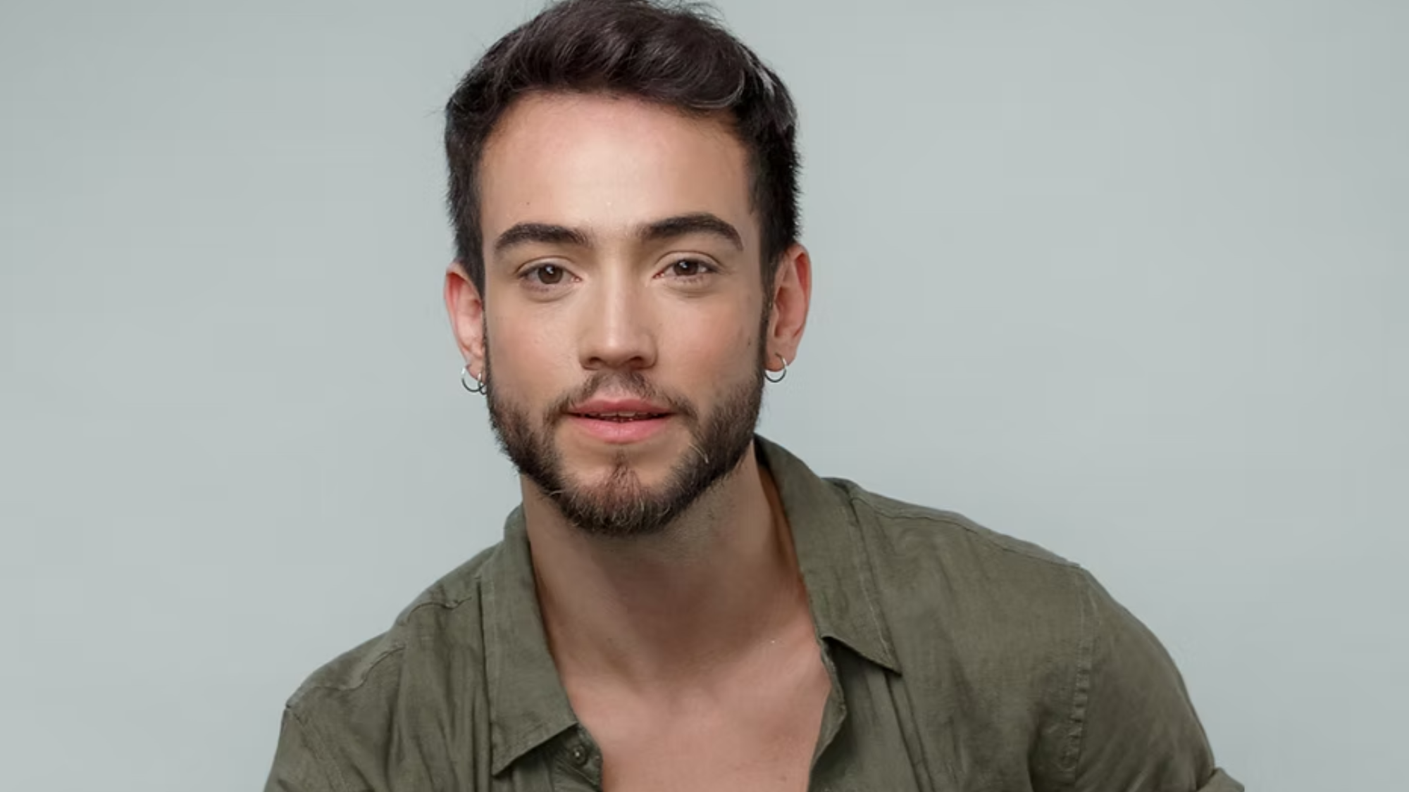 André Torquato retorna a papel que lhe rendeu prêmio no teatro: ‘Inacreditável’