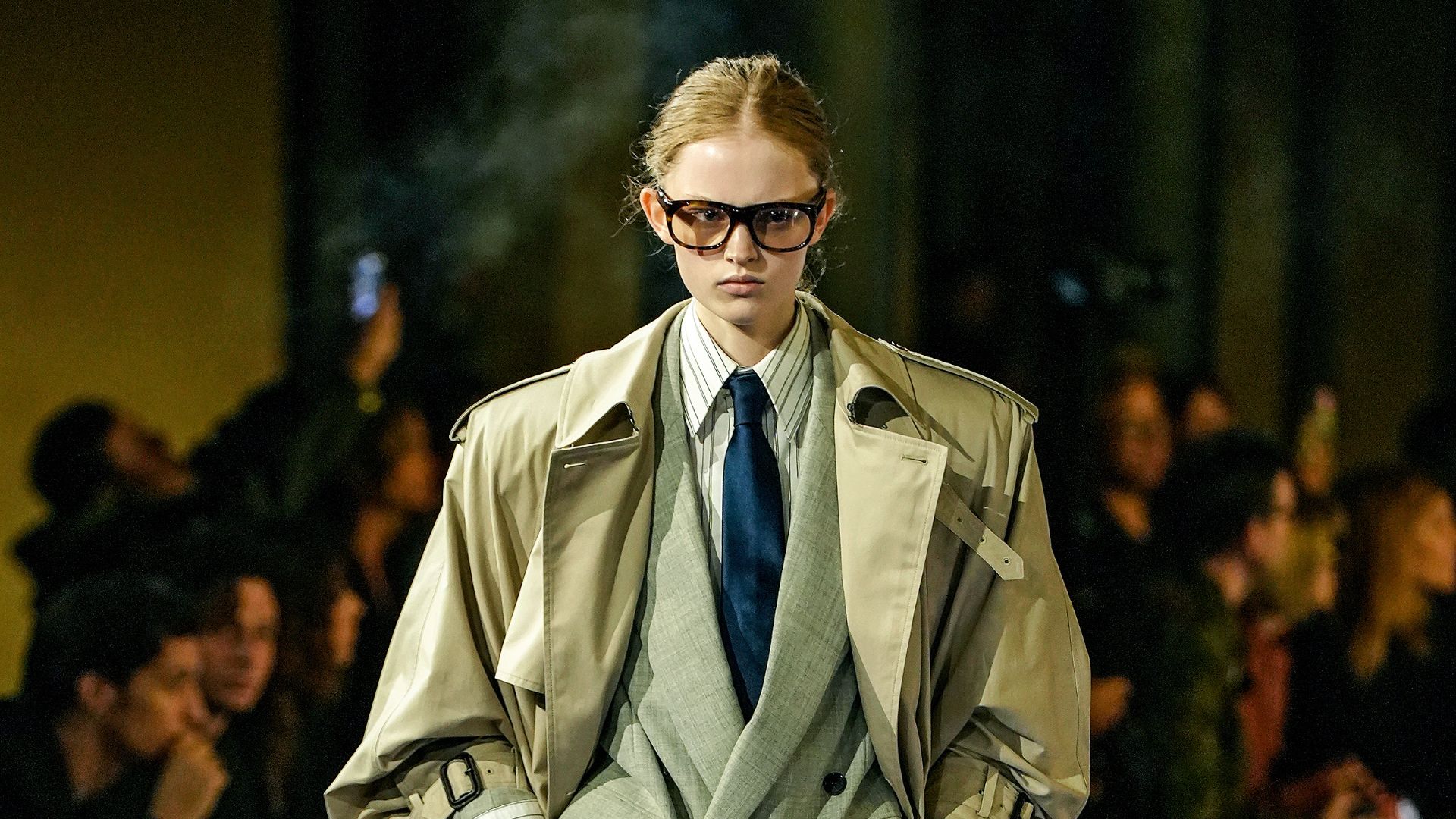 Anthony Vaccarello lança coleção de moda inspirada em Yves Saint Laurent; veja