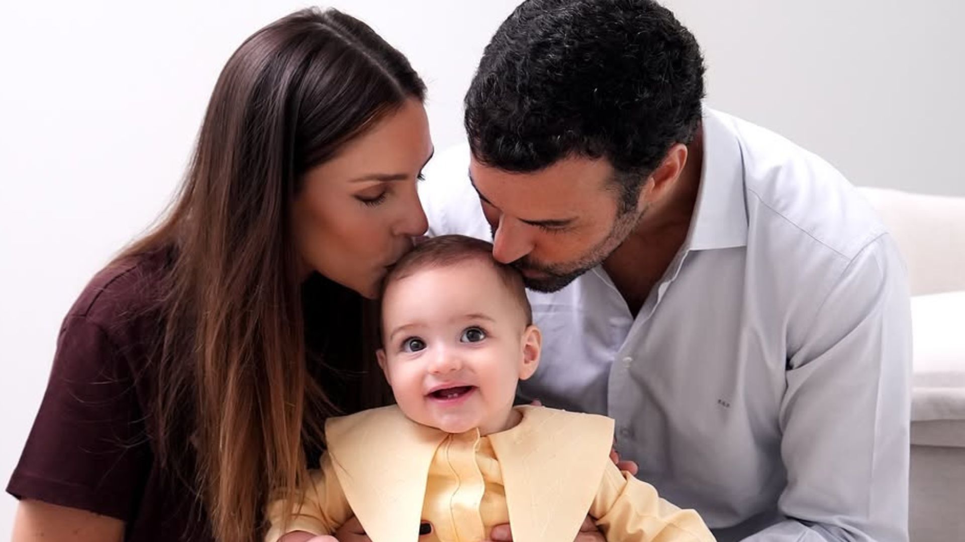 Filho de Carol Celico rouba a cena em fotos de mesversário: ‘Nosso amor’
