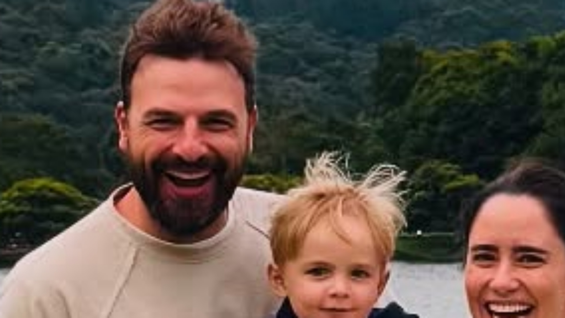 Cássio Reis encanta ao abrir álbum de fotos de viagem em família