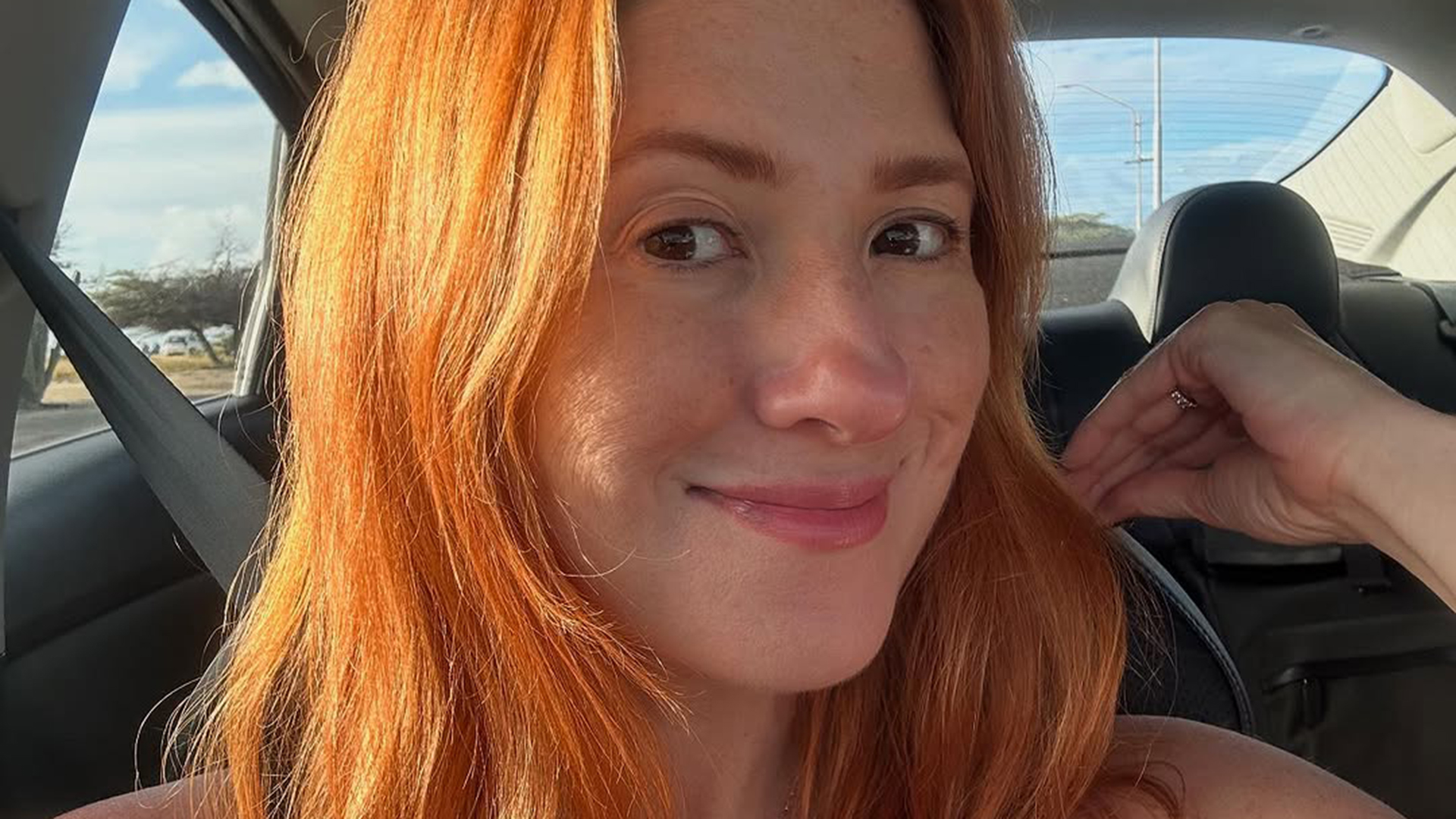 Dani Calabresa está grávida e mostra a barriguinha em crescimento