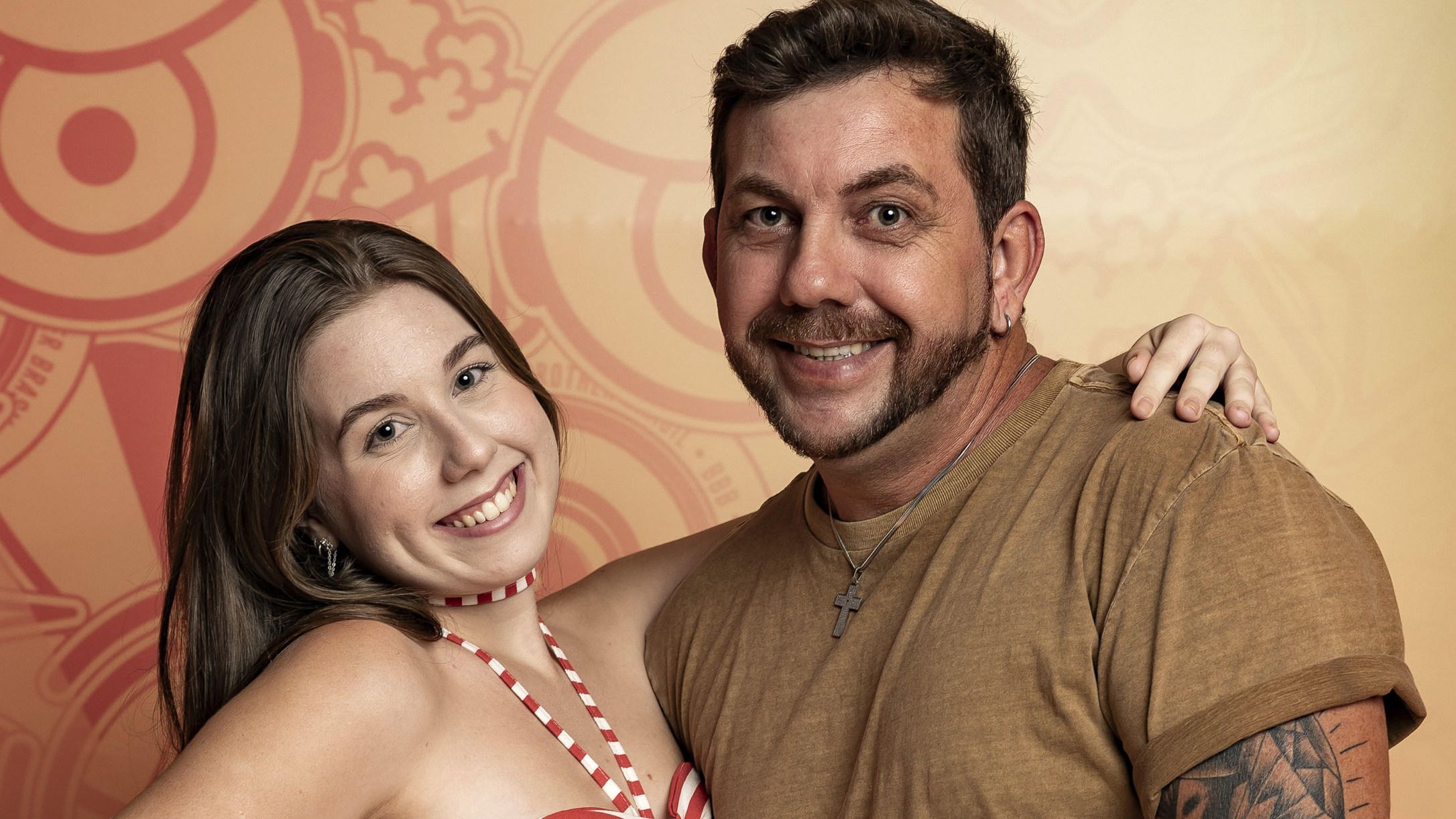 Prima diz que acompanhar Edi e Raissa no BBB tem sido desafiador: ‘Tensos e felizes’