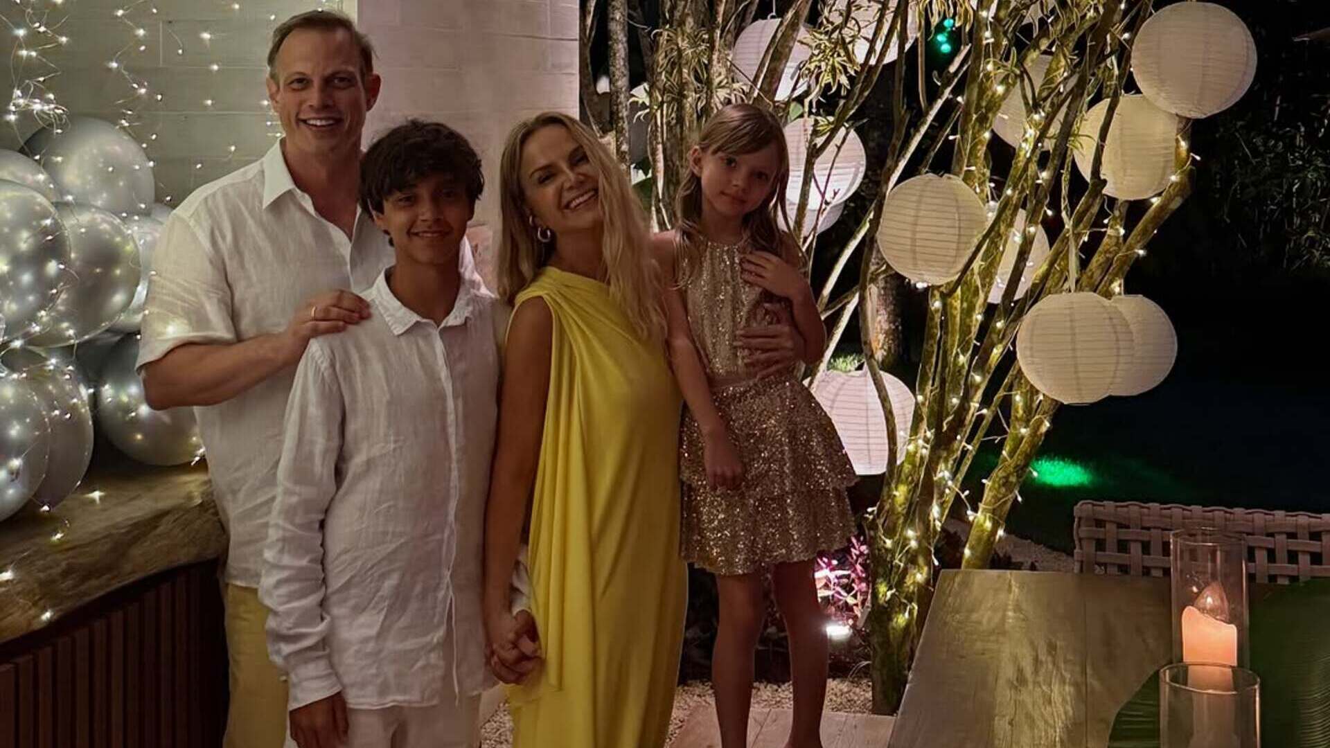 Eliana faz festa de Ano Novo para a família em sua mansão