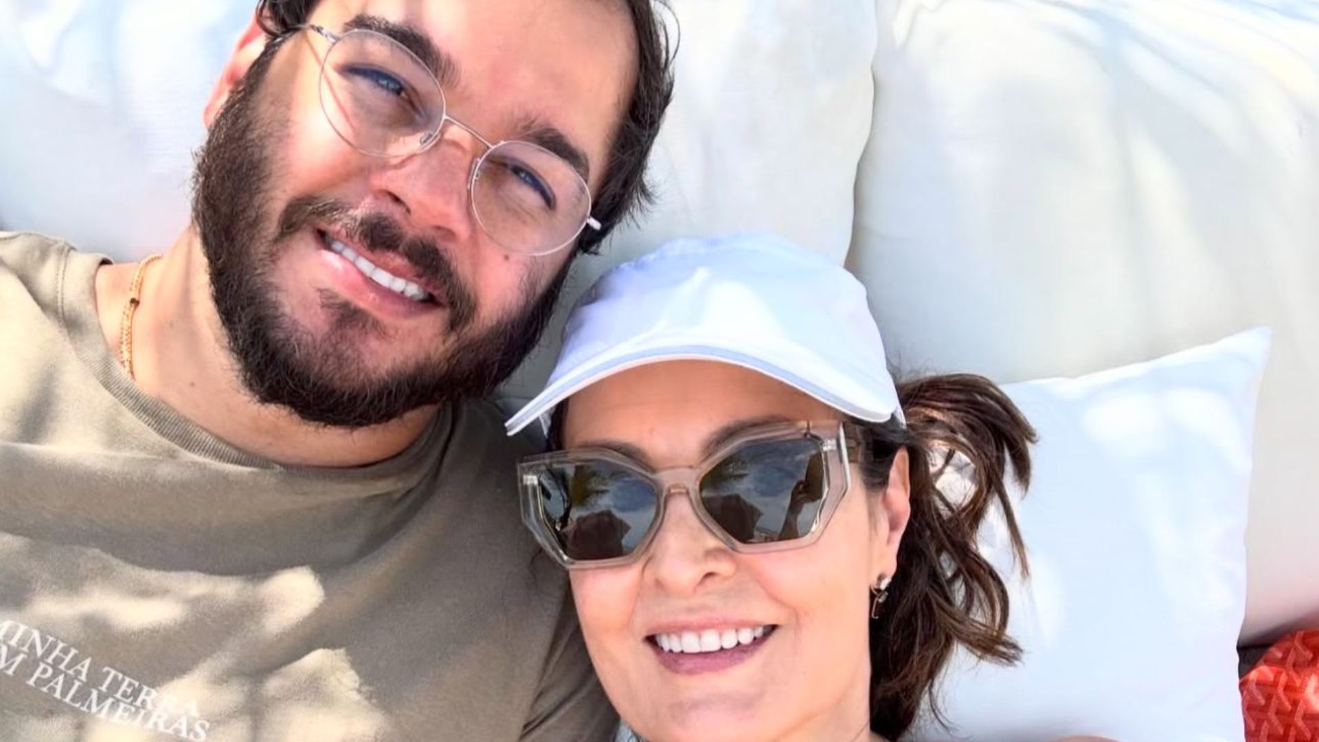 Fátima Bernardes surge sorridente em registro de férias com Túlio Gadêlha