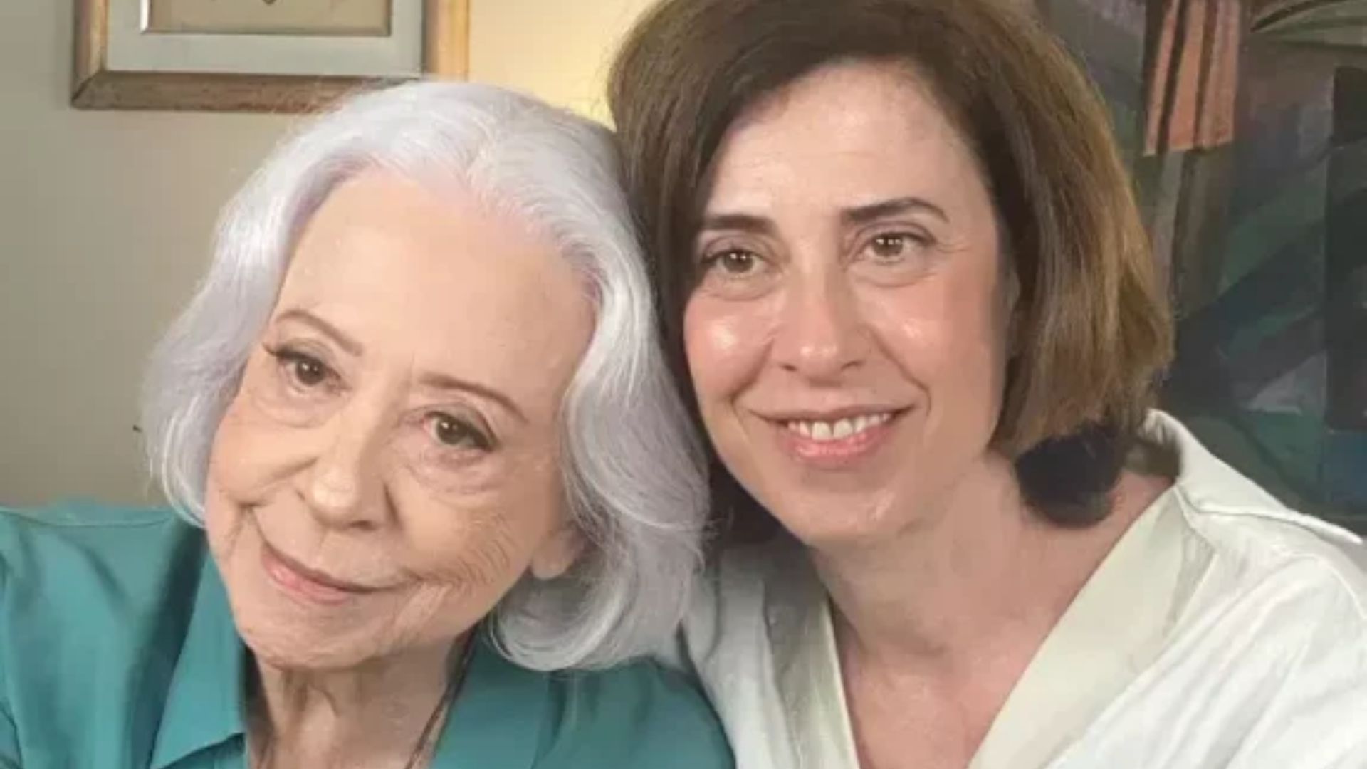 Fernanda Torres corrige gafe de repórter ao falar sobre Fernanda Montenegro