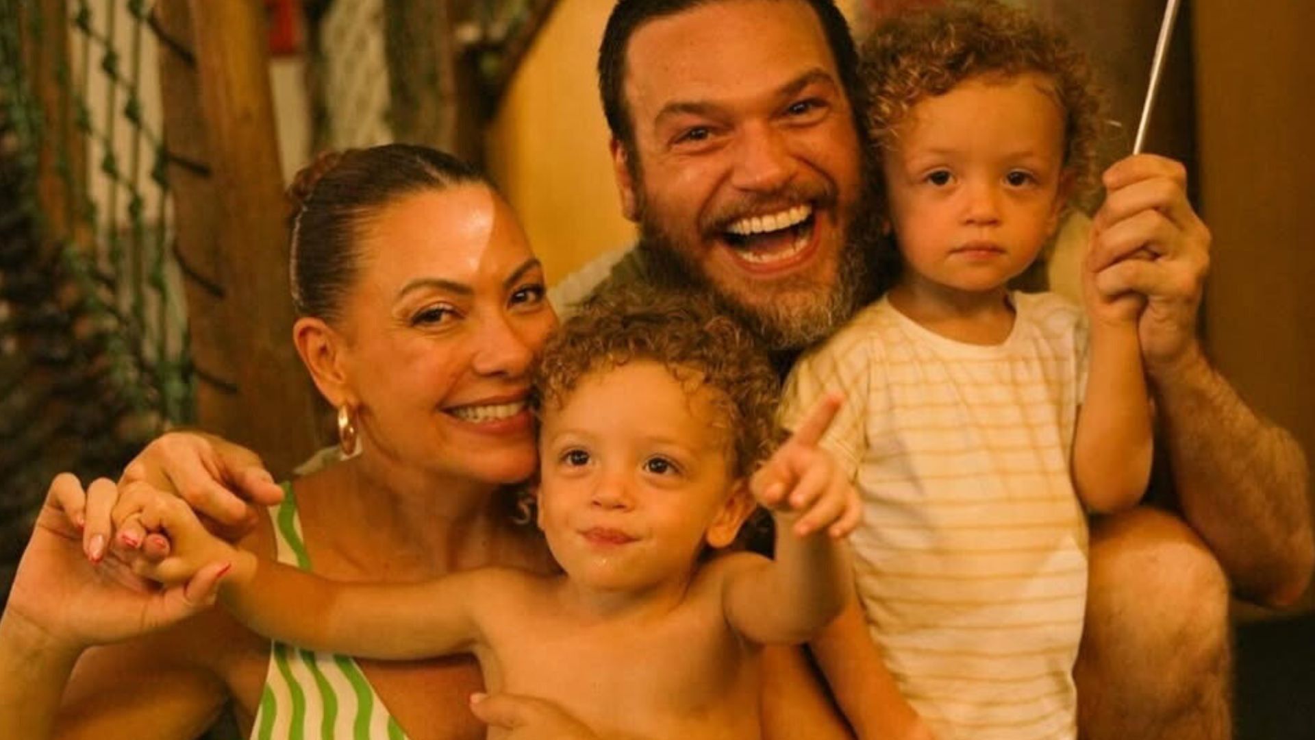 Fabiula Nascimento celebra 3 anos dos filhos gêmeos com Emílio Dantas
