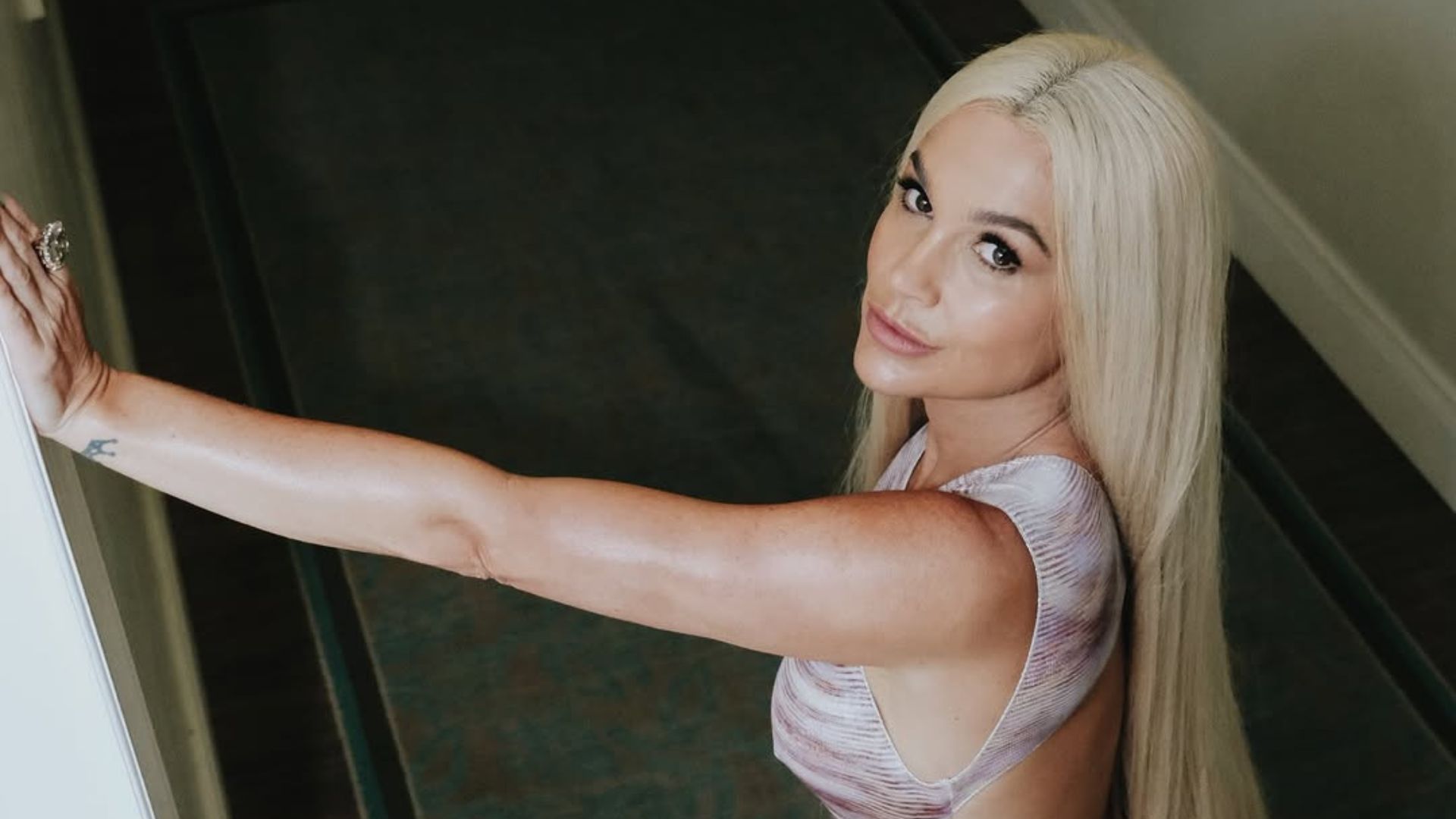 Flávia Alessandra arrasa em fotos para se despedir de janeiro