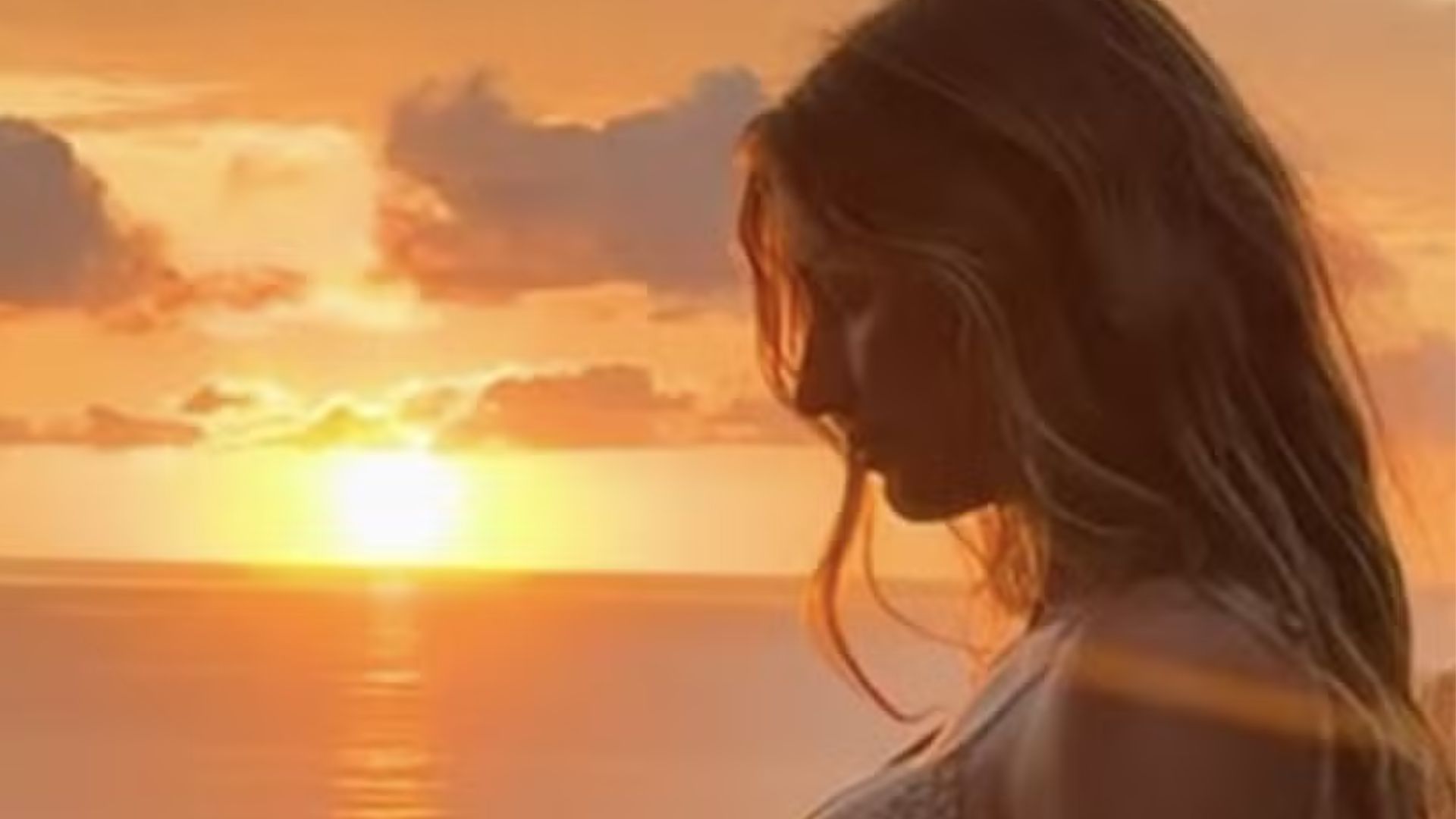 Grávida, Gisele Bündchen exibe barrigão em vídeo emocionante