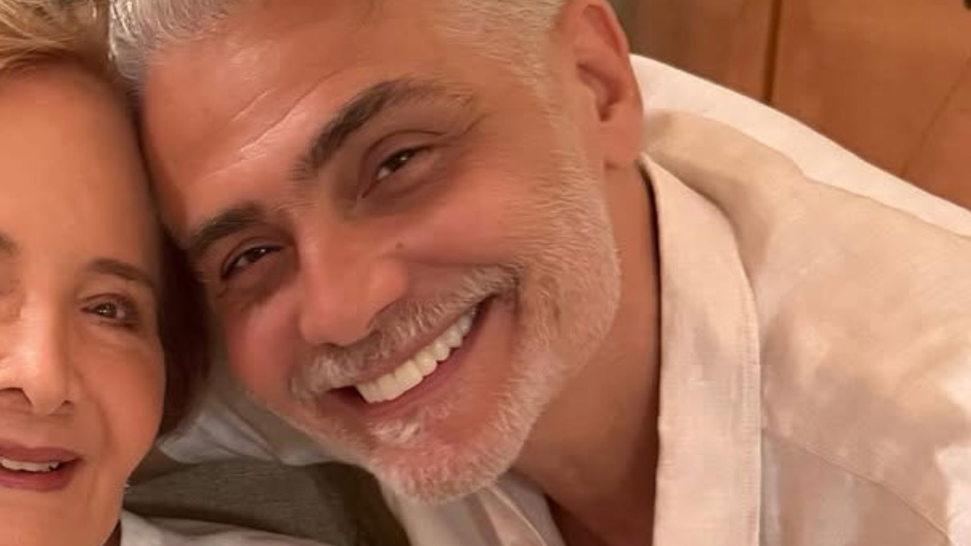 Gloria Menezes faz rara aparição em fotos ao lado de Tarcísio Filho