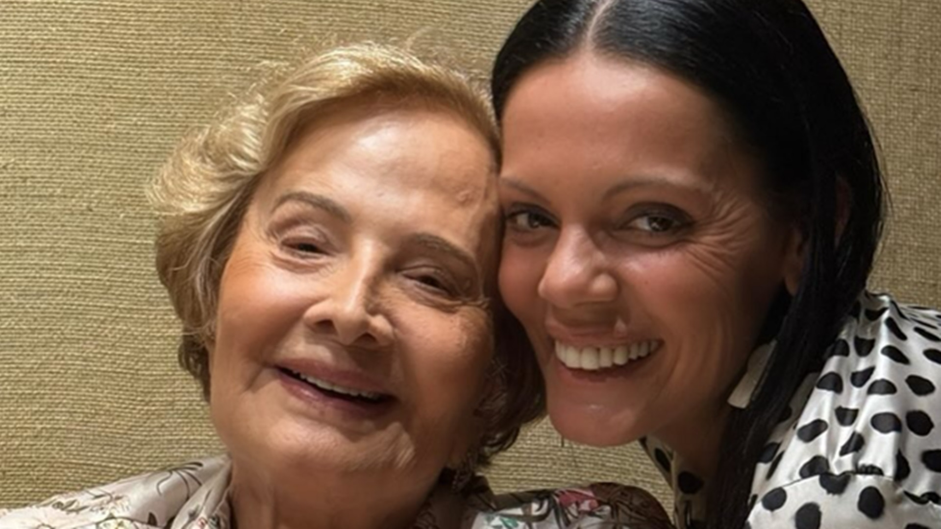 Mocita Fagundes encanta ao dividir foto rara de Gloria Menezes: ‘Minha rainha’
