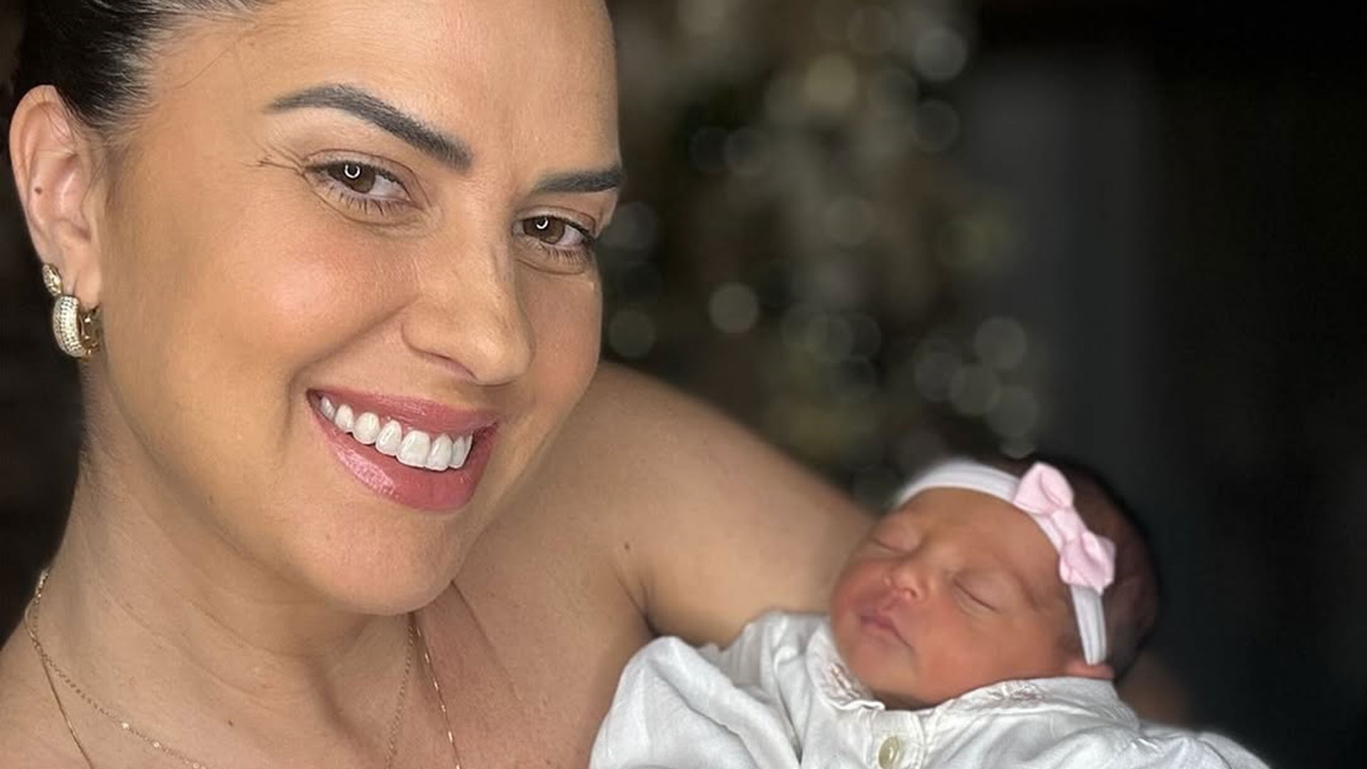 Graciele Lacerda posta novas fotos com a filha Clara e se declara. Veja!