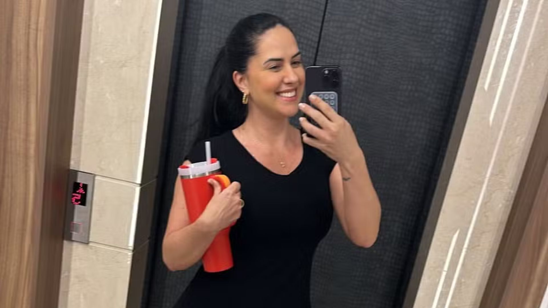 Após um mês, Graciele Lacerda celebra retorno à academia: “Felicidade”