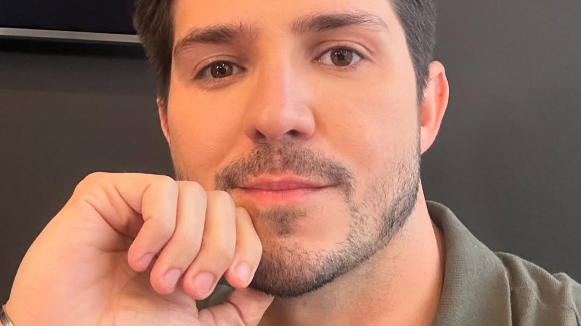 Igor Cosso faz planos para se casar com seu noivo. Saiba quem é o eleito!