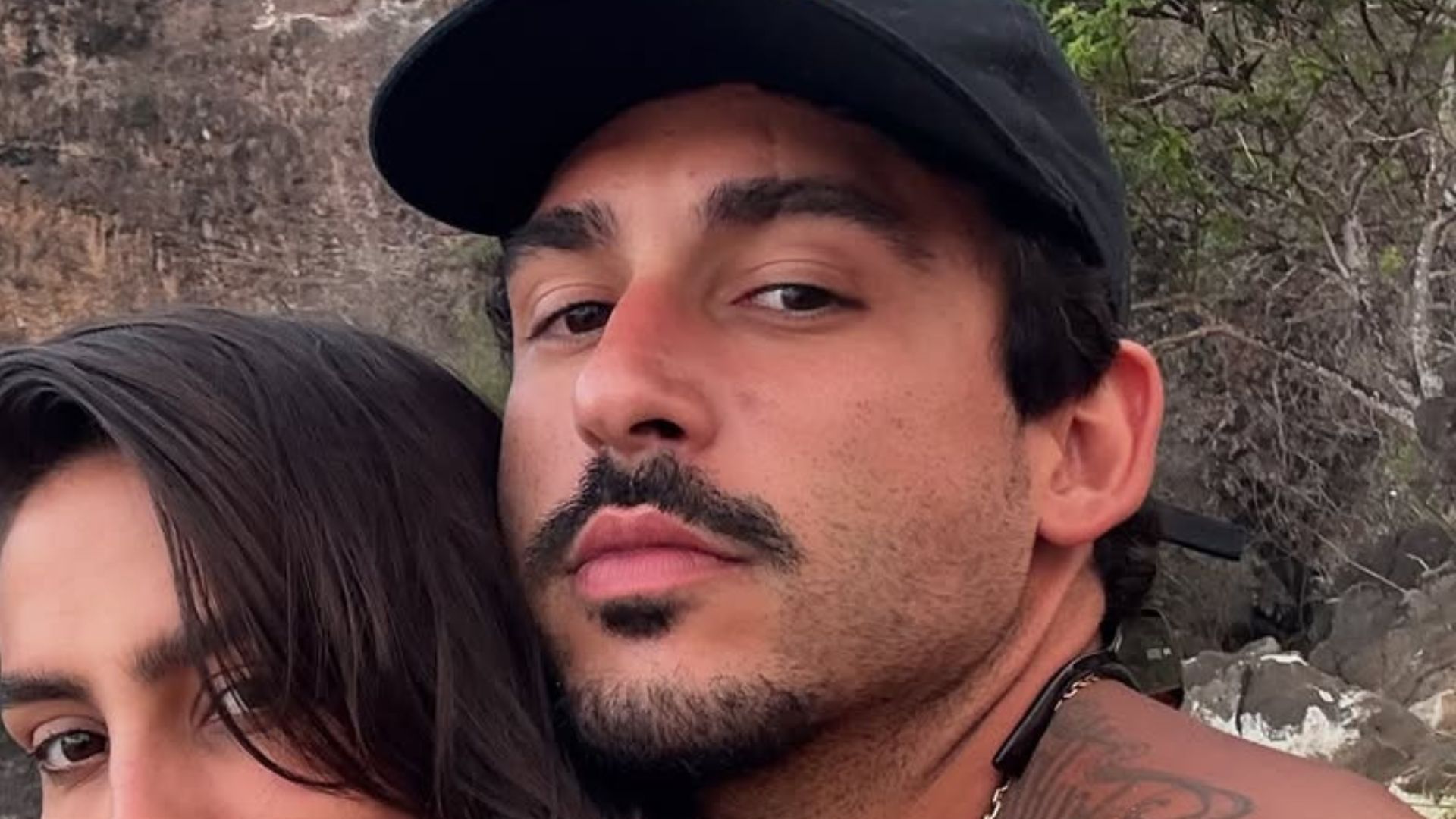 João Hadad abre álbum de fotos românticas com a nova namorada