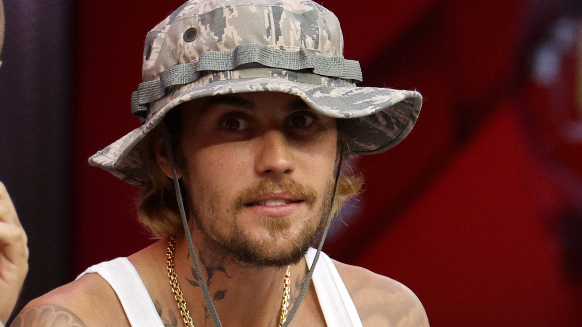 Justin Bieber exibe foto inédita com seu filho de 4 meses