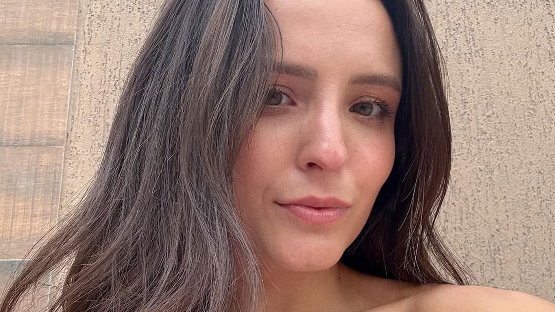 Larissa Manoela separa roupas e objetos para doação: ‘É muito bom’