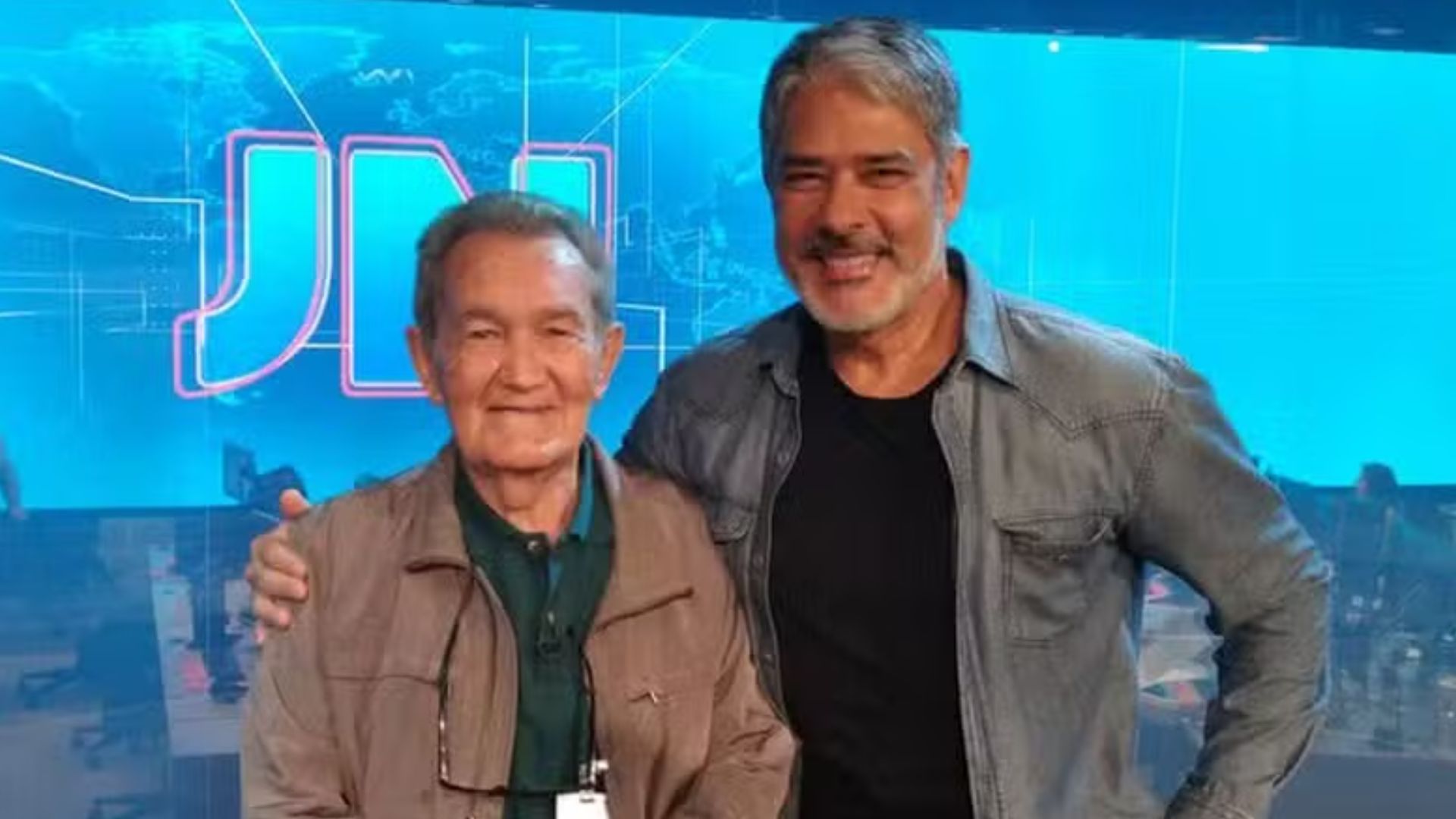 William Bonner presta homenagem a Léo Batista: ‘O Brasil o abraçou’