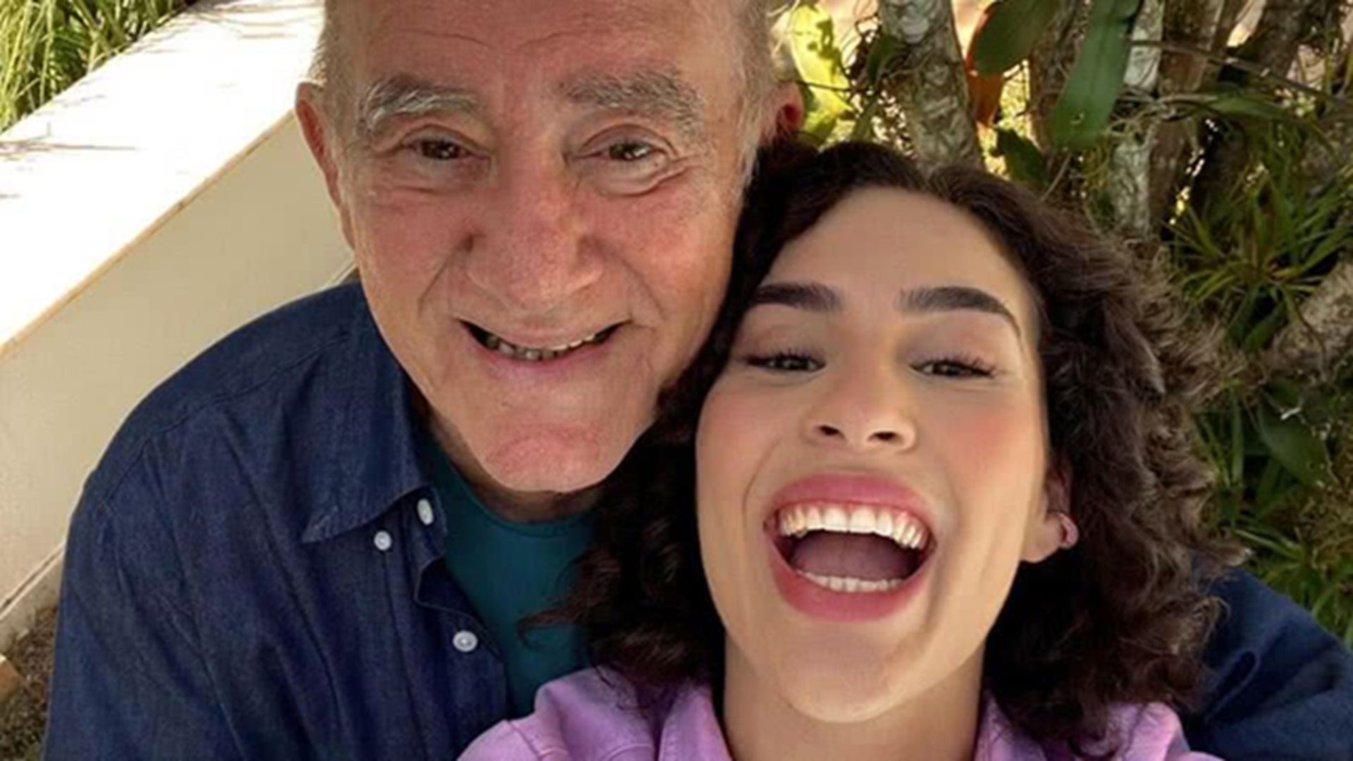 Perfil de Lívian Aragão é invadido e hackers espalham fake news sobre Renato Aragão