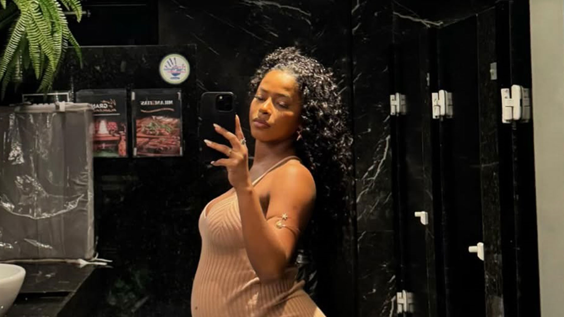 Lorena Maria exibe barrigão da gravidez e recebe elogios