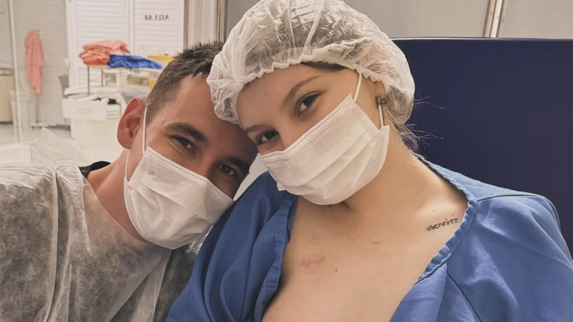 Influencer Isabel Veloso exibe a primeira foto com o filho no colo na UTI