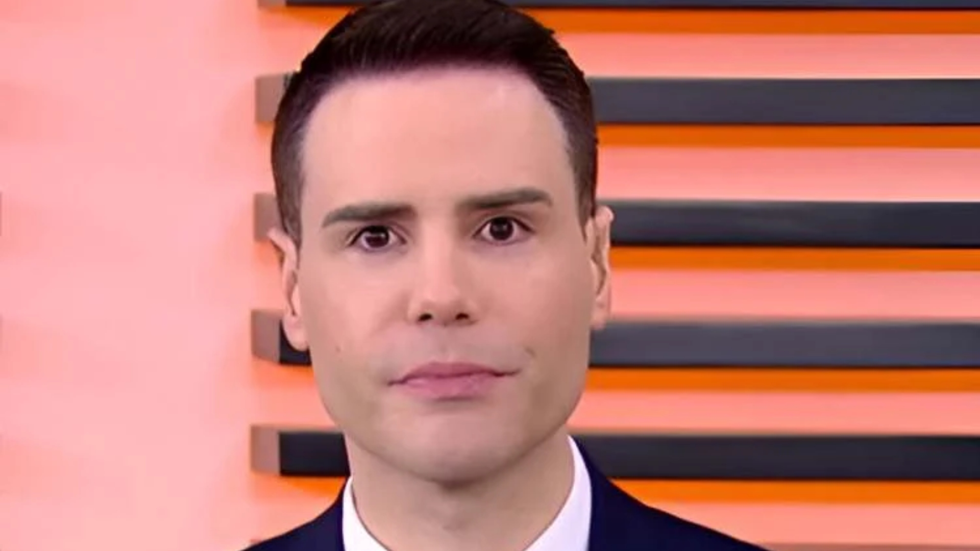 SBT se pronuncia sobre contrato com Luiz Bacci