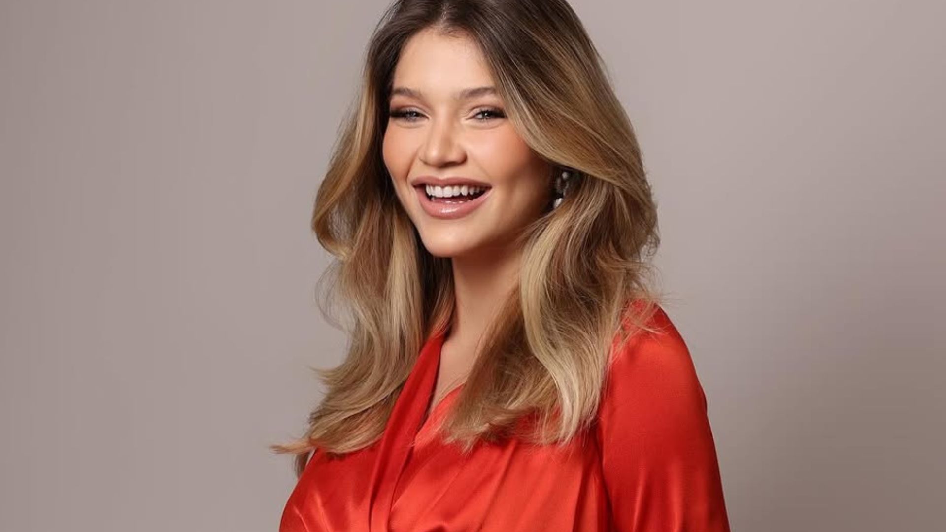 Lyandra Costa, filha do cantor Leandro, encanta ao exibir barriga de grávida