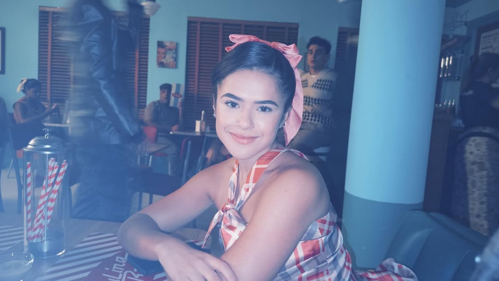 Maisa Silva mostra bastidores de novela e celebra personagem: ‘Presente’