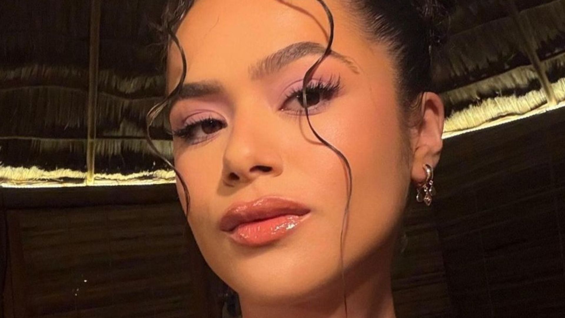 Maisa Silva relembra adolescência ao surgir de cabelo liso