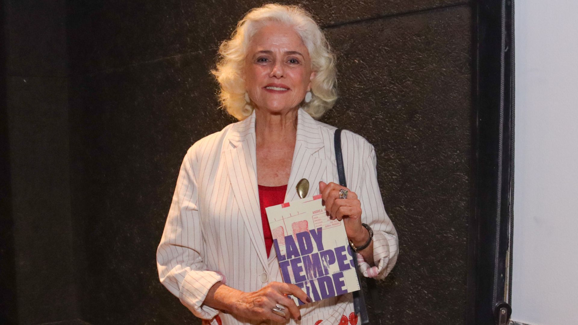 Marieta Severo prestigia peça de Andrea Beltrão no Rio de Janeiro