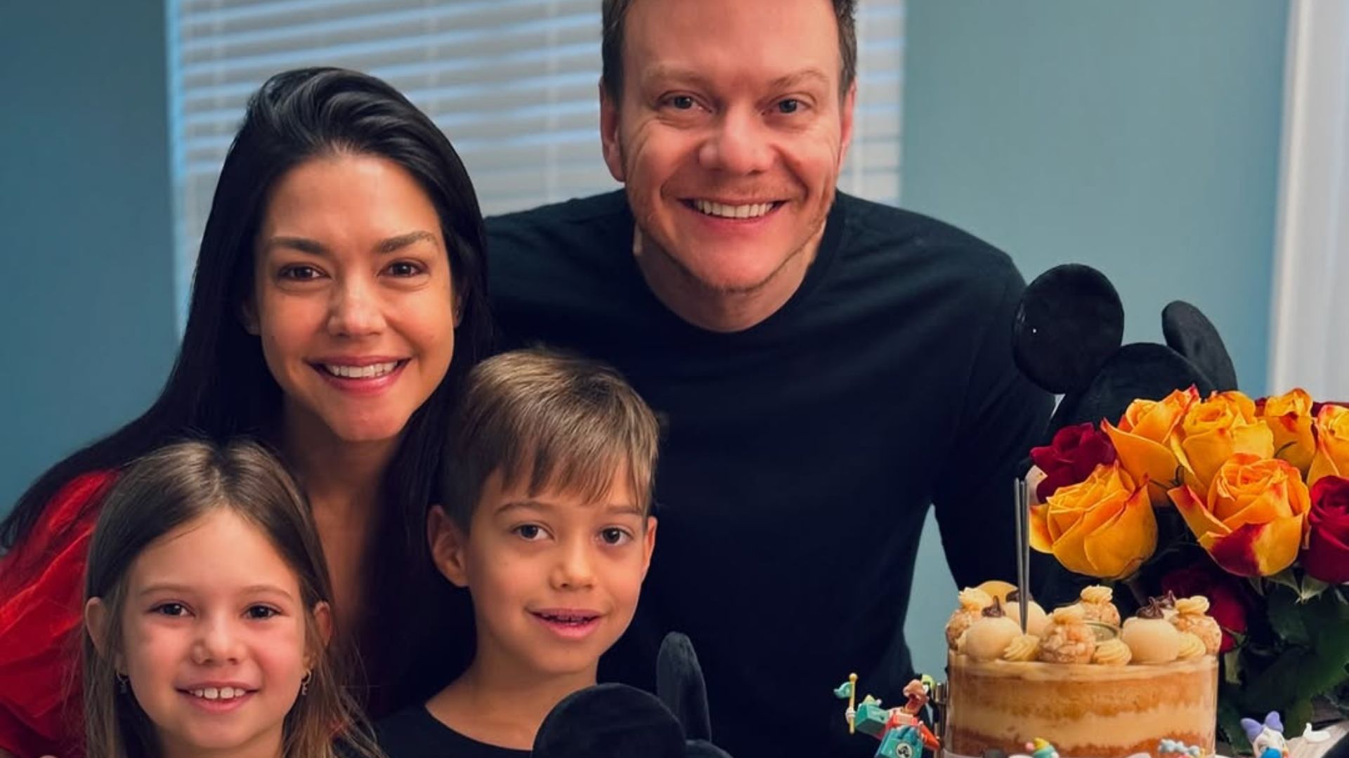 Michel Teló ganha surpresa especial da família em seu aniversário: ‘Amei’