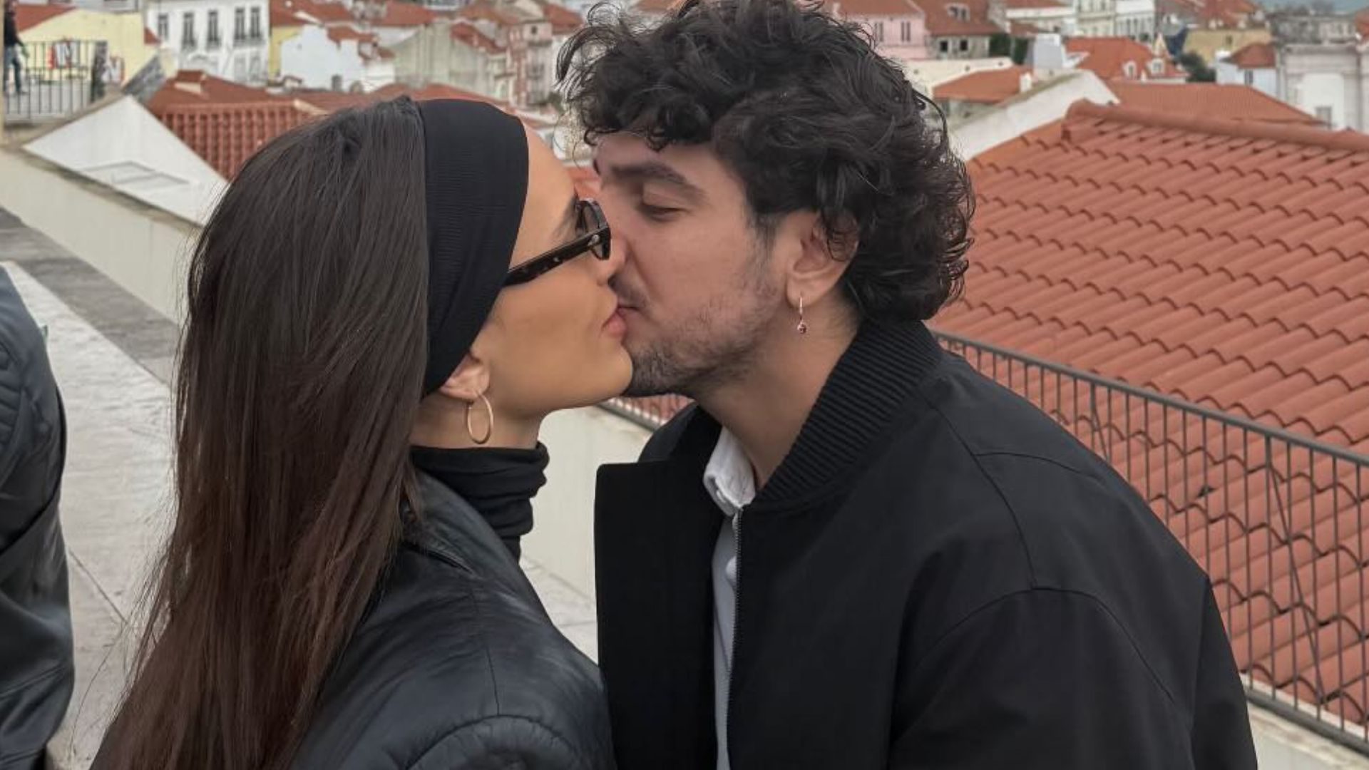 Nattan divide foto romântica com Rafa Kalimann durante viagem do casal