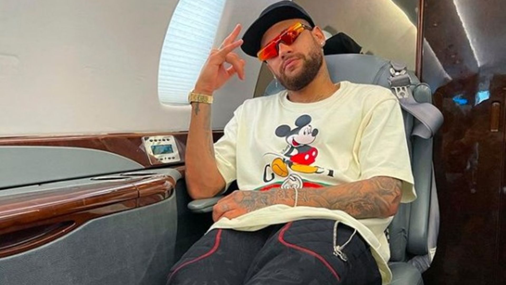 Colunista revela horário e local de chegada de Neymar ao Brasil