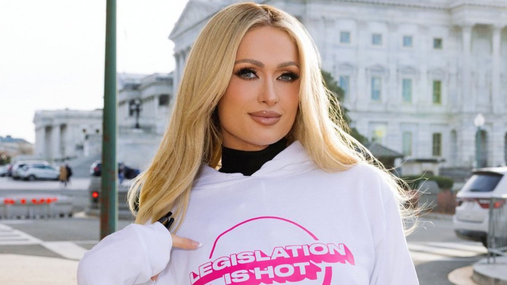 Casa de Paris Hilton é destruída por incêndio na Califórnia