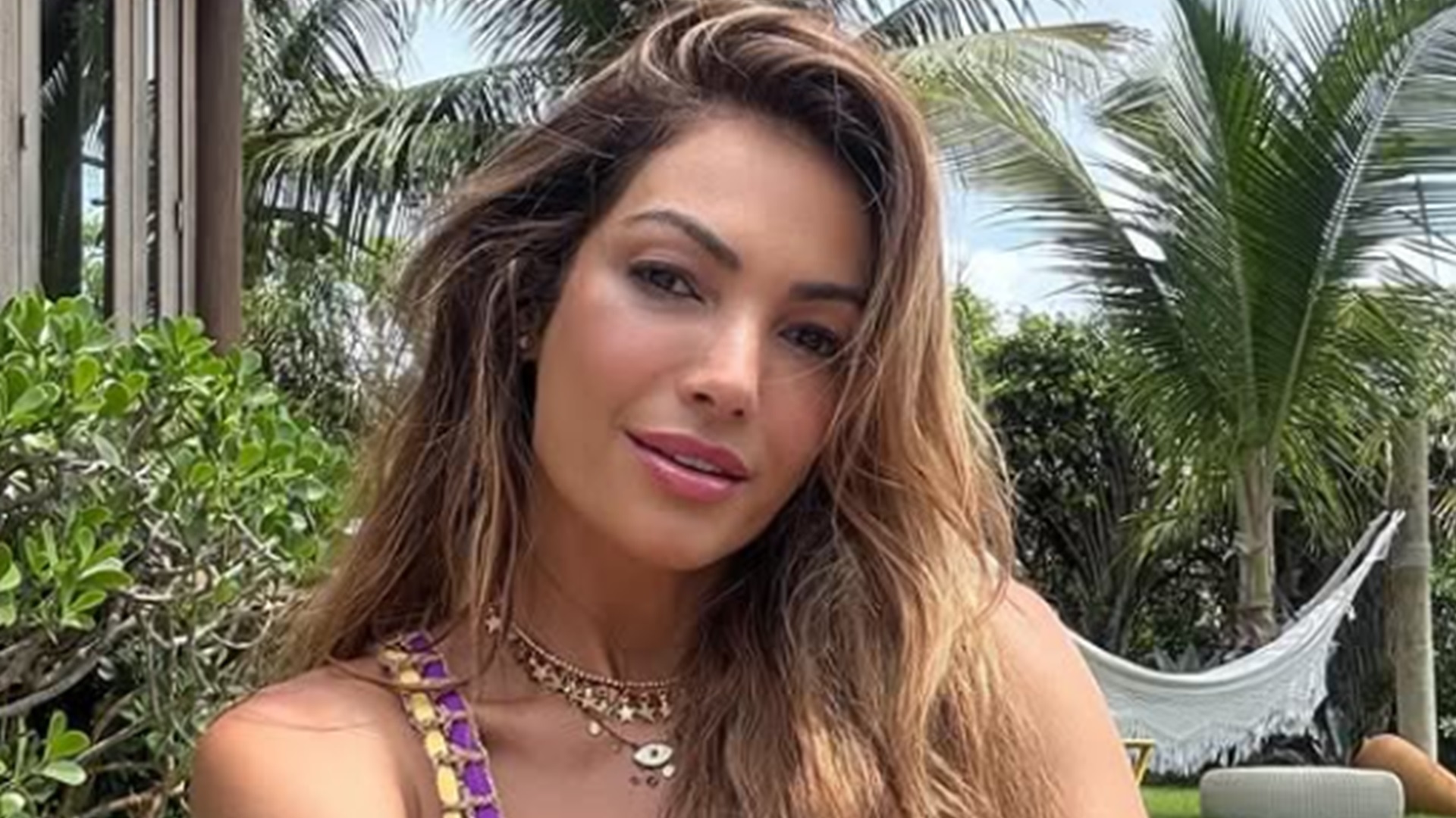 Patrícia Poeta curte dia de sol na piscina com biquíni de crochê: ‘Cada dia mais linda’
